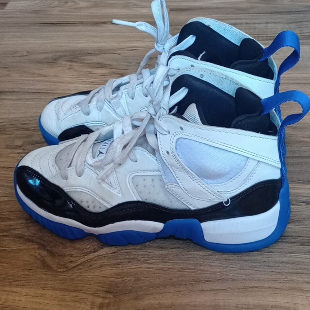 Air Jordan White and Blue Retro Concord Basketball Sneakers Size 5Y